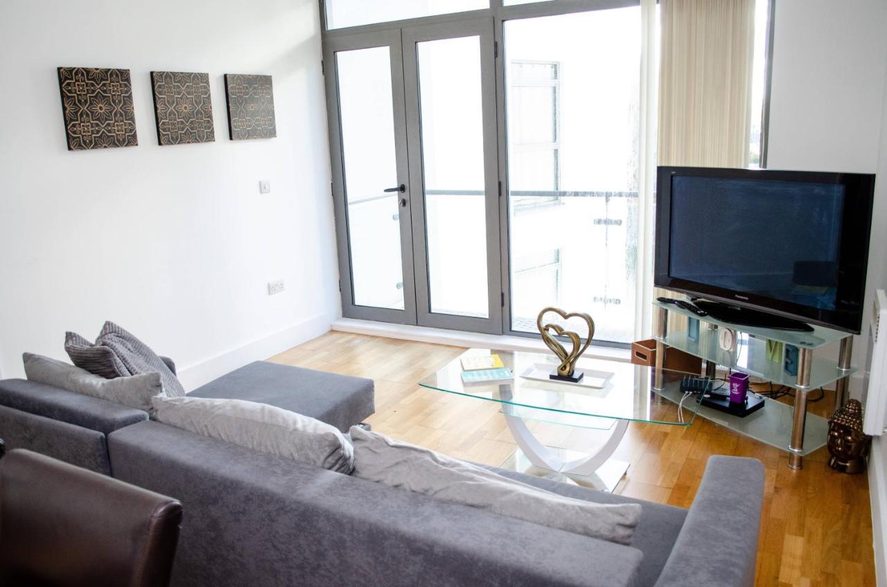 Serviced Apartment In Liverpool City Centre - Free Parking - Balcony - By Happy Days Kültér fotó