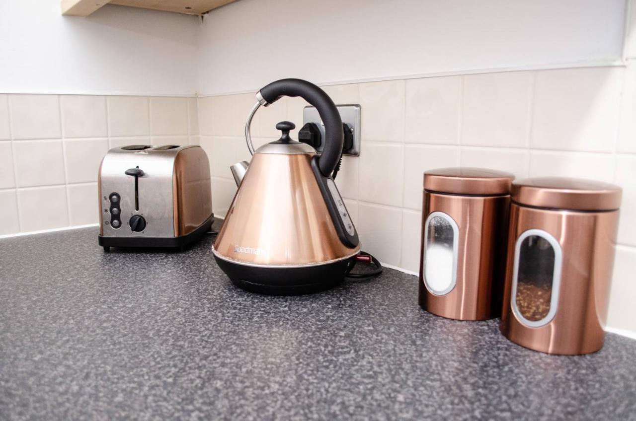 Serviced Apartment In Liverpool City Centre - Free Parking - Balcony - By Happy Days Kültér fotó