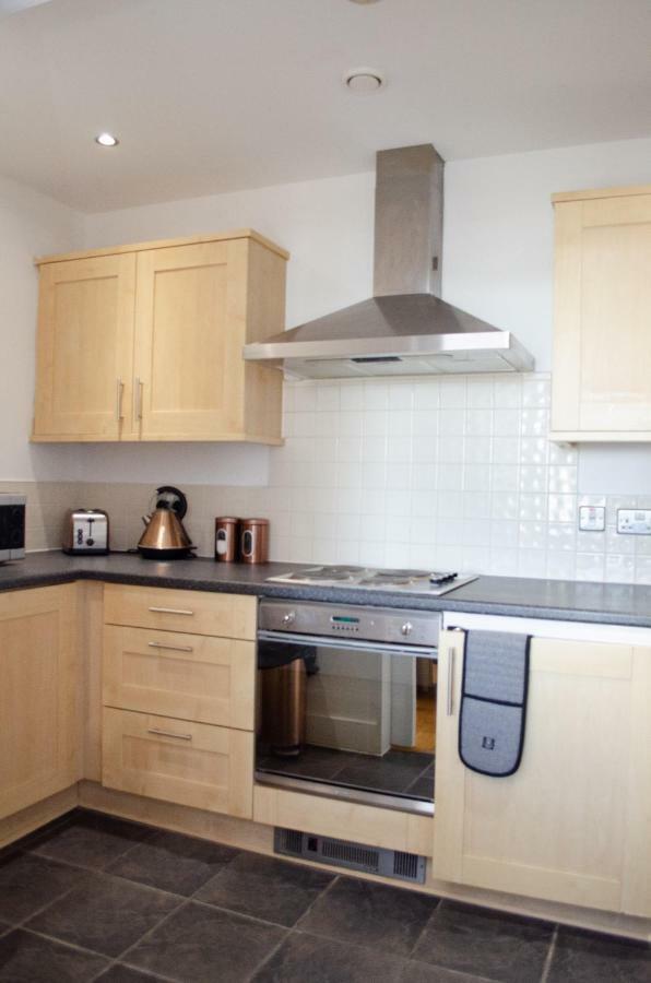 Serviced Apartment In Liverpool City Centre - Free Parking - Balcony - By Happy Days Kültér fotó
