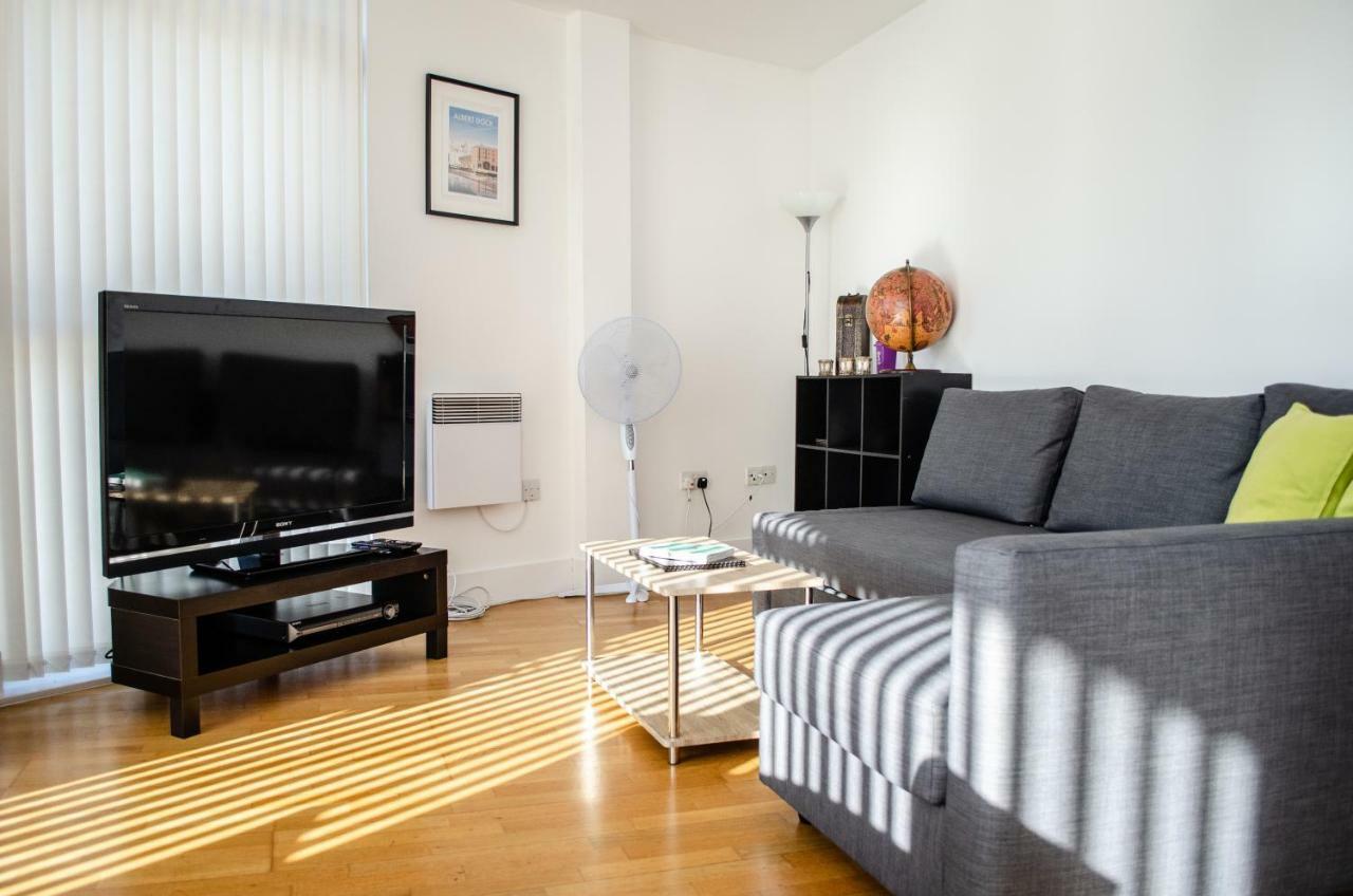Serviced Apartment In Liverpool City Centre - Free Parking - Balcony - By Happy Days Kültér fotó
