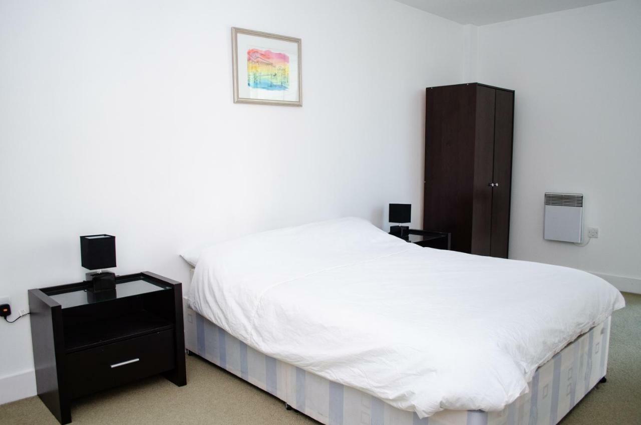 Serviced Apartment In Liverpool City Centre - Free Parking - Balcony - By Happy Days Kültér fotó